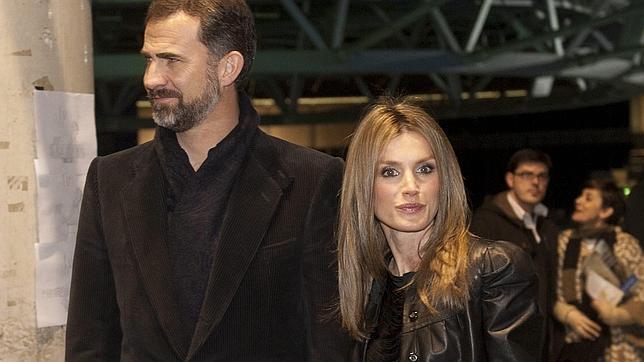 Doña Letizia sorprende con un look «rockero» en el concierto de Luz Casal