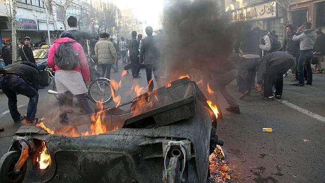 La policía iraní dispersa las protestas de la oposición con gases lacrimógenos
