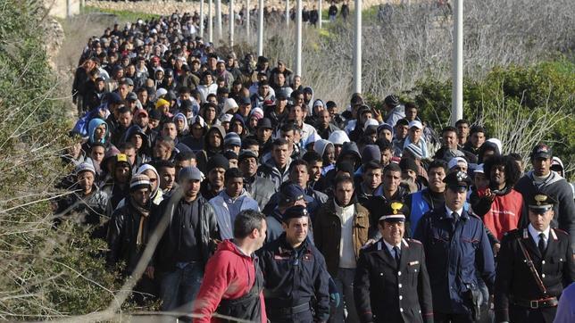 Italia pide 100 millones de euros a la UE para afrontar el éxodo tunecino