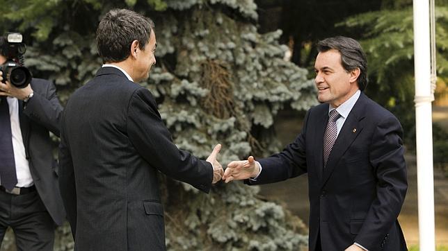 El Gobierno edulcora la fórmula del capital básico exigido a las cajas