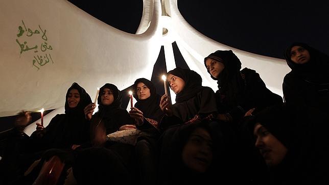 La oposición retoma la plaza sin tanques y negocia hoy con el Gobierno