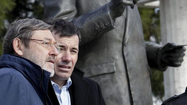 Gómez y Lissavetzky muestran su «apoyo y cariño» a Esperanza Aguirre