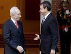 Zapatero y Peres abogan por acompañar las «ansias democráticas de los árabes»