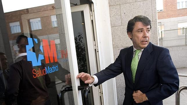 Rajoy visita a Aguirre en el hospital: «Estaba muy animada»