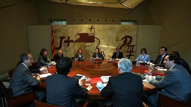 Cataluña invoca sus derechos históricos para salir de la LOFCA
