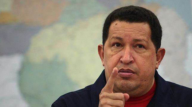 Chávez defiende a su amigo Gadafi