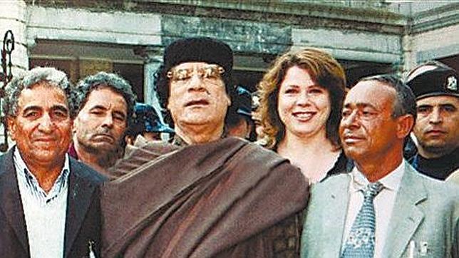 La enfermera más fiel planta a Gadafi