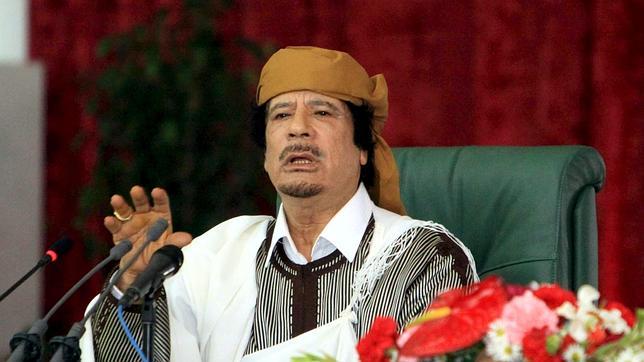 Gadafi ofrece su dimisión sin perder el control del poder