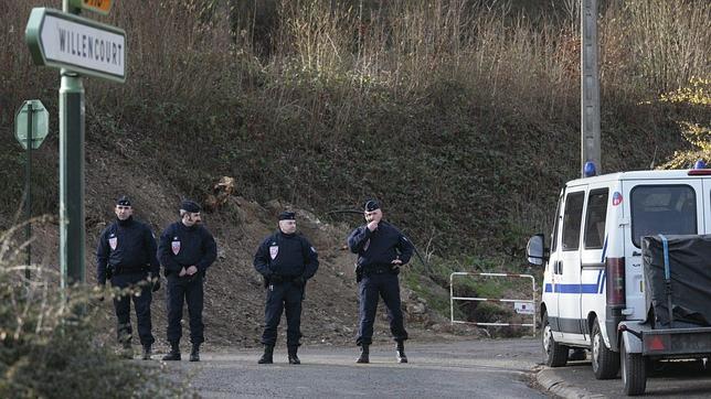 Los etarras detenidos guardaban material informático, pistolas y documentación de la banda