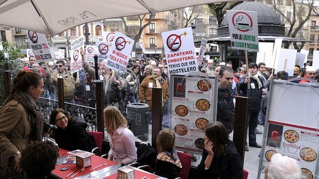 Cientos de hosteleros por las calles de Toledo contra la Ley del Tabaco