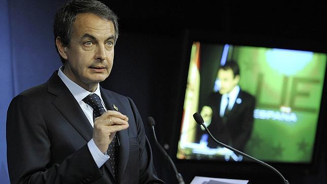 Zapatero elude hablar de su futuro: «Las cosas del Comité Federal, en el Comité Federal»