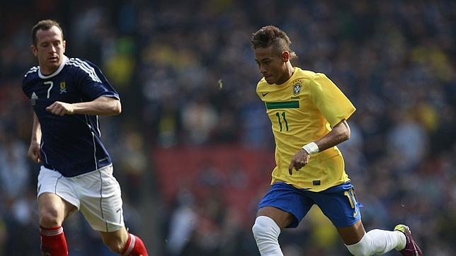 Neymar castiga a Escocia