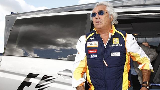 Briatore aconseja a Ferrari que se centre en 2012
