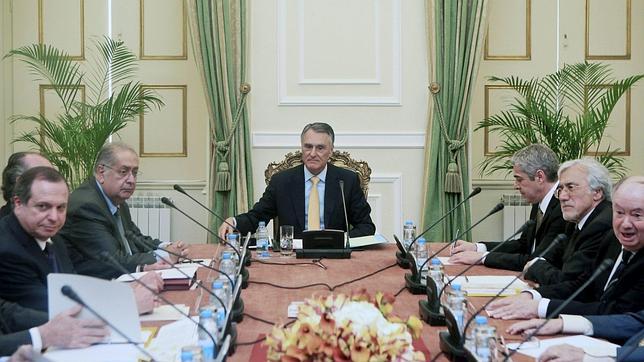 Portugal deja abierta su crisis al no convocar comicios hasta junio