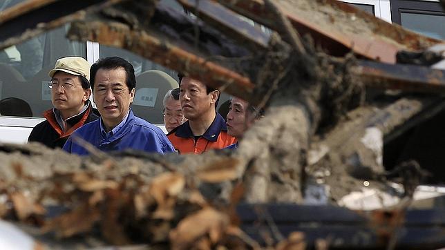 Naoto Kan visita por primera vez las zonas devastadas por el tsunami