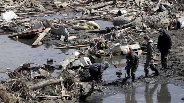 Utilizarán polímero en polvo para frenar la filtración radiactiva de Fukushima al mar