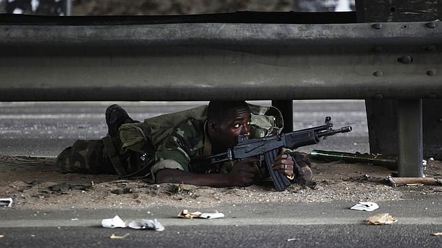 Gbagbo resiste en su residencia