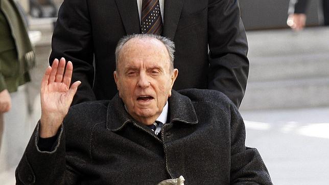 Manuel Fraga, operado con éxito de una fractura de cadera