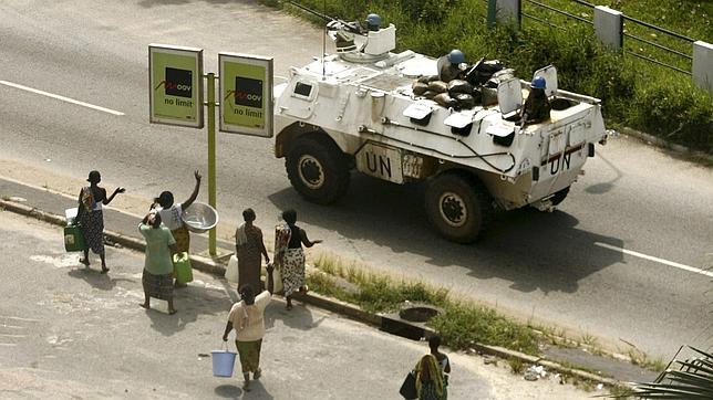 Las fuerzas leales al marfileño Gbagbo vuelven a disparar contra la residencia del embajador francés