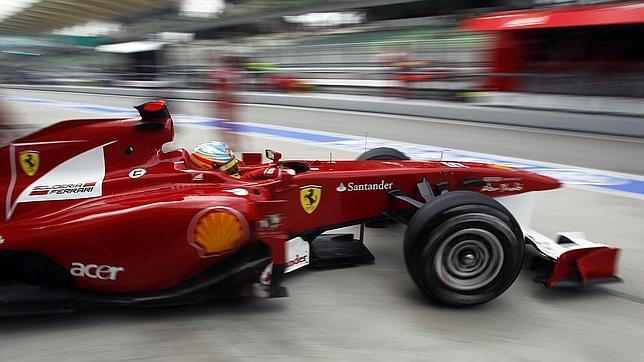 Webber confirma su dominio por delante de los McLaren; Alonso, noveno