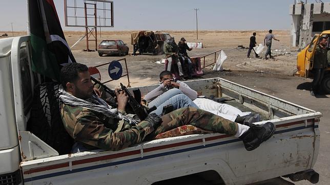 El Grupo de Contacto de Libia decide financiar económicamente a los rebeldes