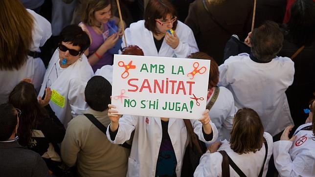 Mas pide no crear «alarma» por el recorte de 1.000 millones en la sanidad catalana