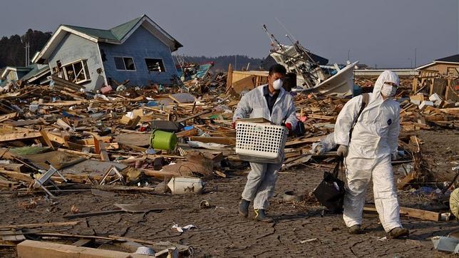 Kazuyuki se la juega por su gato