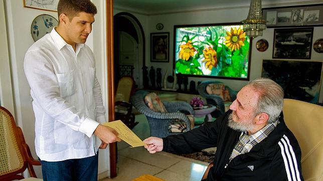 Fidel Castro confirma su renuncia a dirigir el Partido Comunista de Cuba