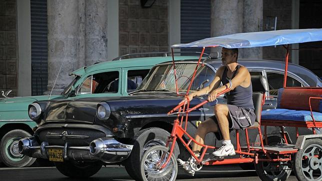 Obama rebaja las restricciones para viajar a Cuba