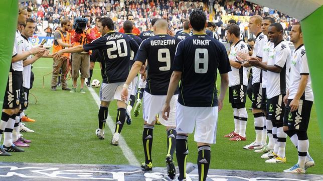 Mata y Soldado piden disculpas por el primer tiempo ante el Real Madrid