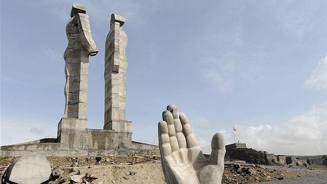 Erdogán derriba una escultura porque estorbaba la vista a una mezquita