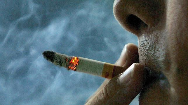 El infarto de miocardio se adelanta 12 años en los fumadores