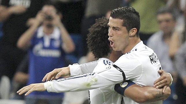 Ozil corona a Cristiano Ronaldo