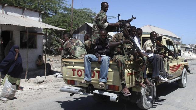 La rama de Al Qaida en Somalia prohíbe el tabaco