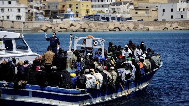 «Gadafi podría estar expulsando a la fuerza a inmigrantes hacia Europa»