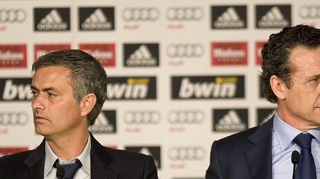 Florentino Pérez busca una solución con Mourinho y Valdano