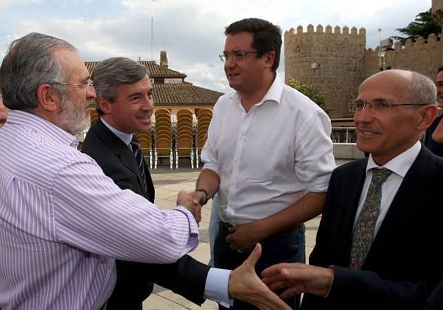 López avisa que «ni Ávila ni Castilla y León son un cortijo»