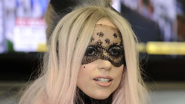 ¿Moda o provocación? Lady Gaga y sus «tacones-pene»