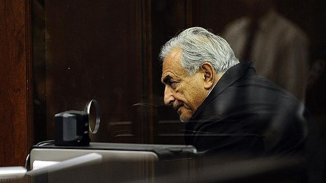 Strauss-Kahn estará vigilado en la prisión para evitar que cometa suicidio