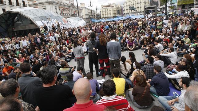 Los «indignados» de Sol: «No somos antisistema, pero sí pedimos un cambio del sistema»