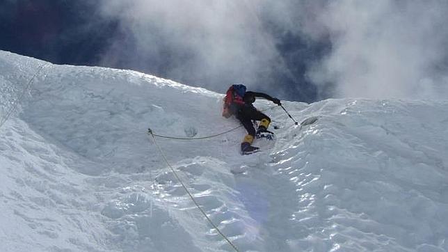 Edurne Pasaban aborta el asalto a la cumbre del Everest