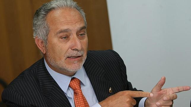 Esteban Parro: «Ya no hay cortijos del PSOE en el sur»