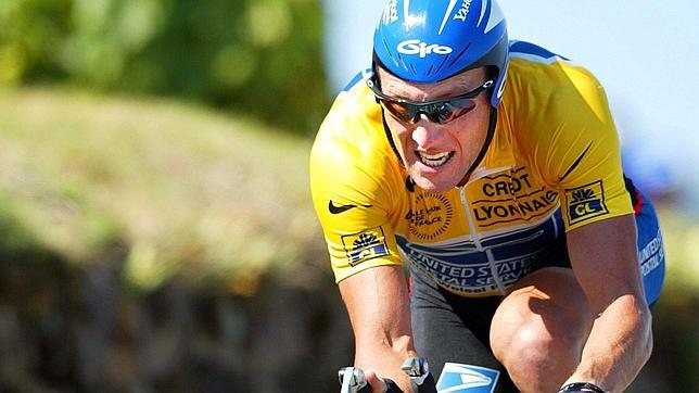 Armstrong pasa al ataque