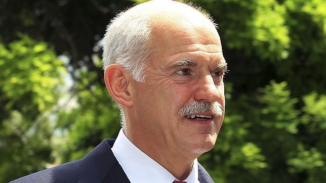 Papandreu: «Continuo solo, sin elecciones»