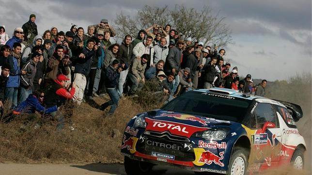 Loeb se hace con el triunfo tras el vuelco de Ogier