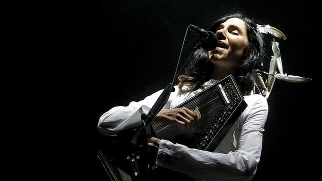 P.J. Harvey reina en un Primavera que logra sortear volcanes, fútbol y colas