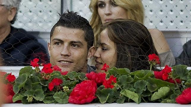 Cristiano Ronaldo cumple un año de amor con Irina Shayk denunciando a los medios
