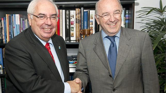 Almunia cree que las autonomías deben fijar una regla de límite del gasto