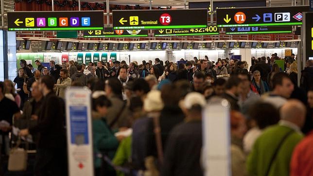 Imputados dieciocho controladores aéreos por el plante del puente de diciembre