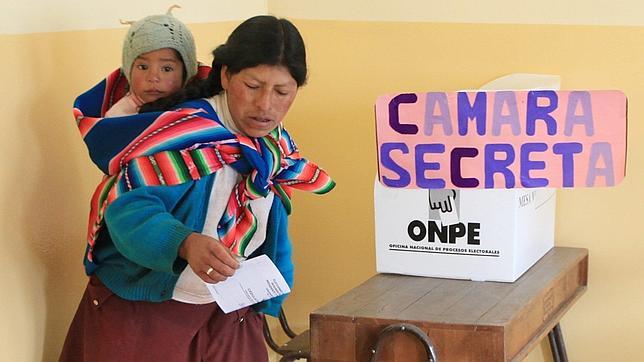 Cinco fallecidos en un ataque terrorista en plenas elecciones en Perú